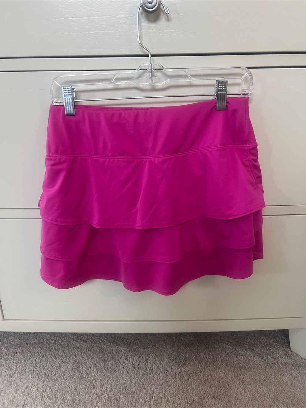 Athleta hot pink ruffled workout skort small